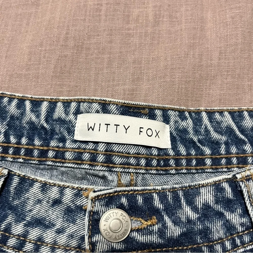 NWT 90s Baggy Dad Jorts Long Wide Leg Size 7/28 Acid Wash Distressed Skater Y2K